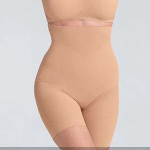 Honeylove SuperPower Short Sand 1X Nwt in packaging